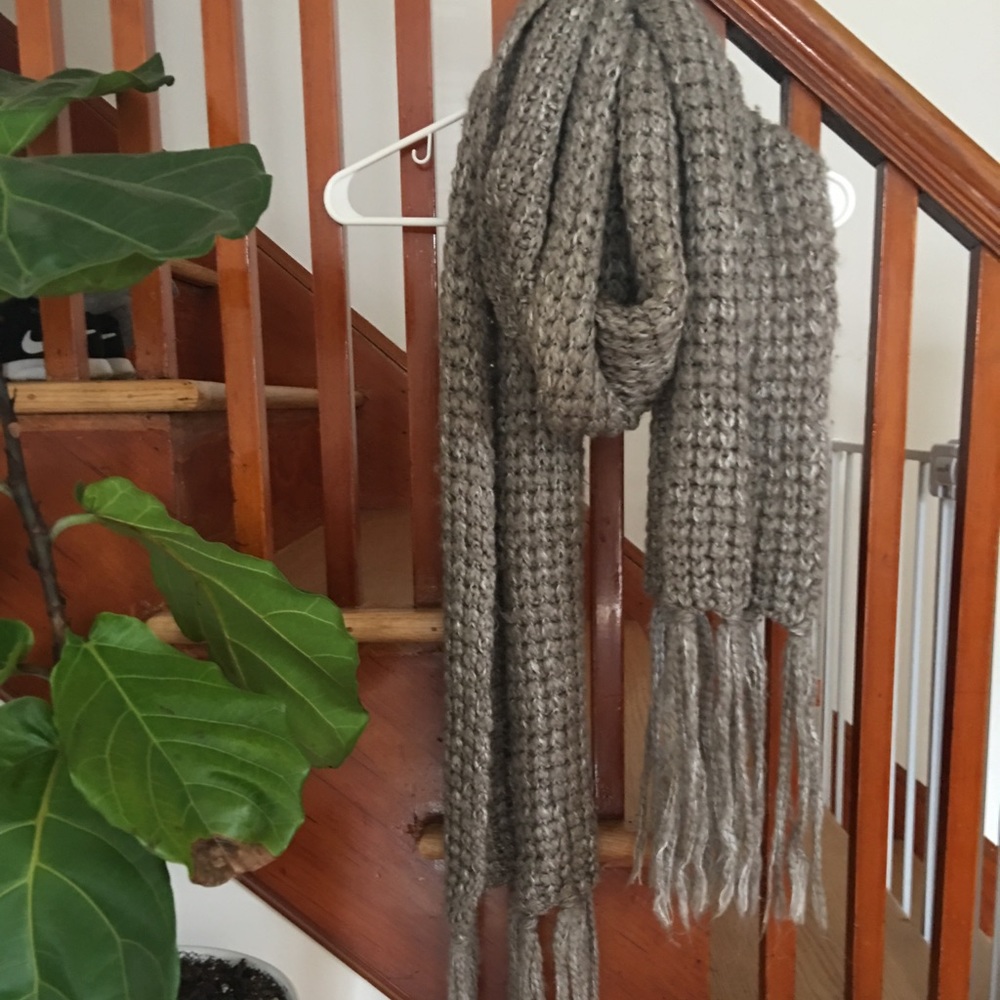 Club Monaco chunky knit scarf